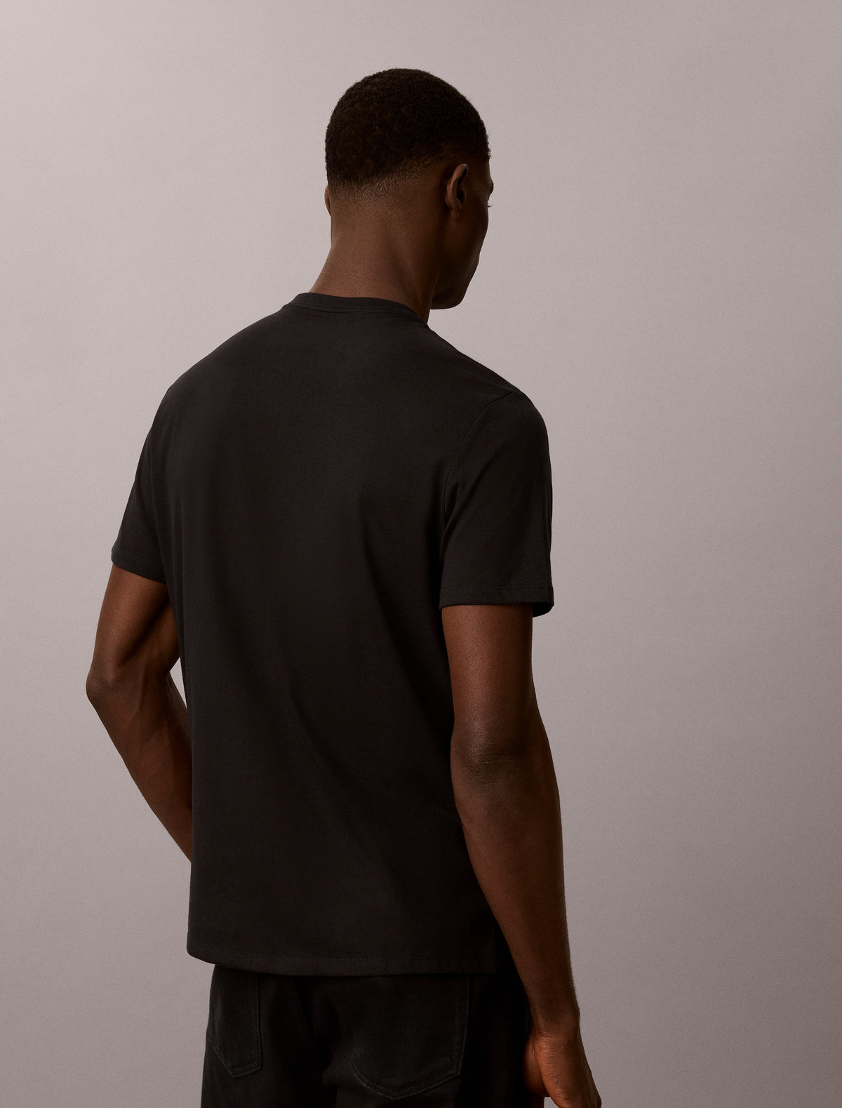 Calvin Klein Kaos Logo Seri Huruf, Unisex '"COD '" K209