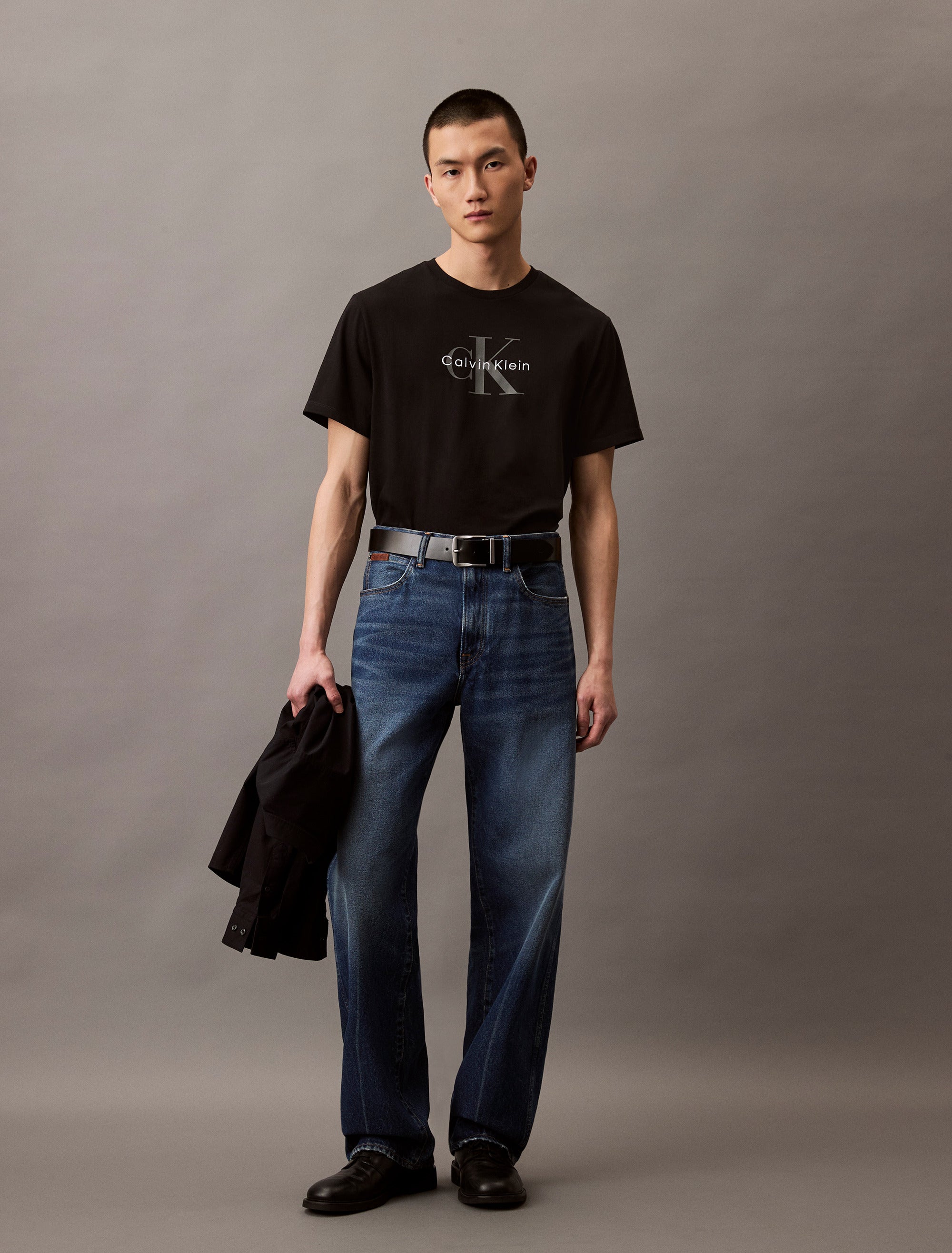 Calvin Klein Kaos Logo Seri Huruf, Unisex '"COD '" K210