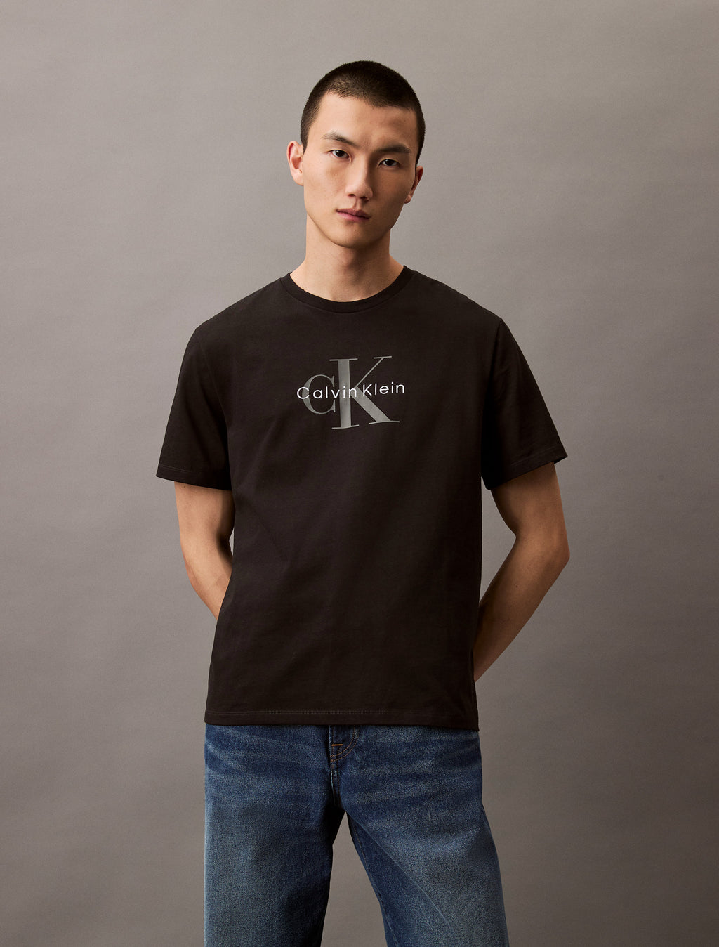 Calvin Klein Kaos Logo Seri Huruf, Unisex '"COD '" K210