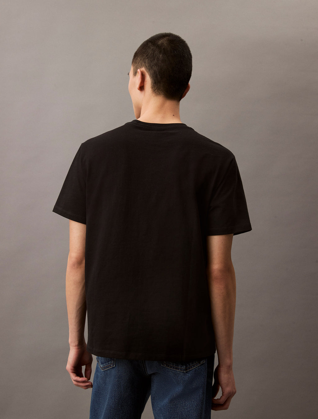 Calvin Klein Kaos Logo Seri Huruf, Unisex '"COD '" K210