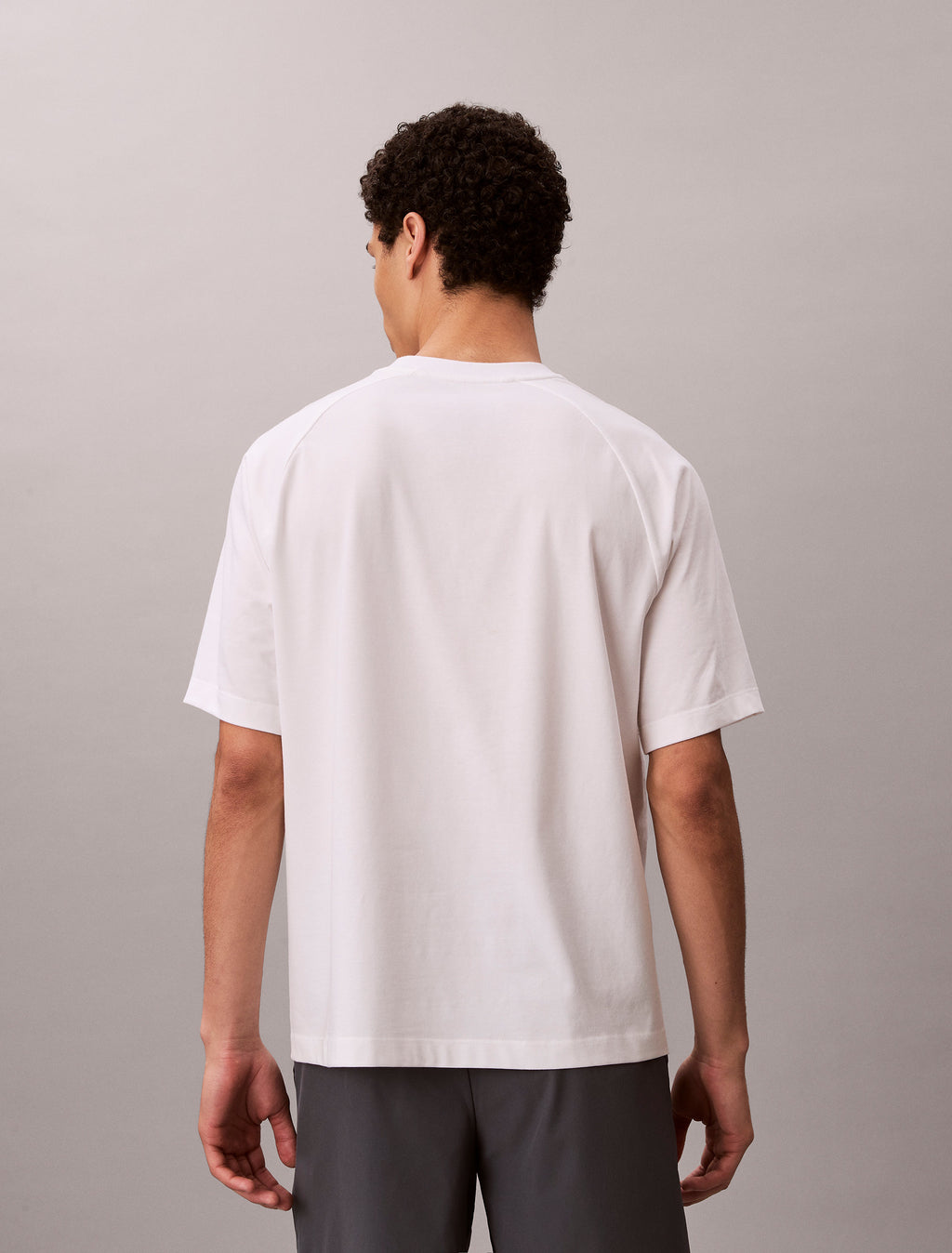 Calvin Klein Kaos Logo Seri Huruf, Unisex '"COD '" K214