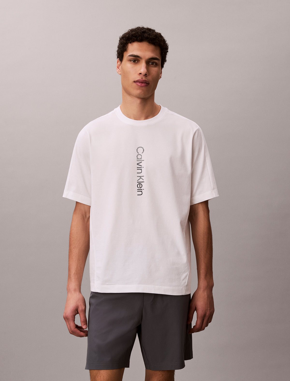 Calvin Klein Kaos Logo Seri Huruf, Unisex '"COD '" K214